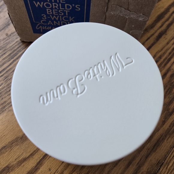 🛍BOGO 50% OFF🥃🤎🕯NWT‼️ White Barn "Leather & Brandy" 3-wick Candle - Picture 3 of 10